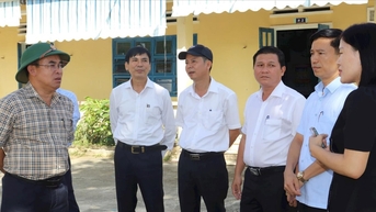 ថ្នាក់​ដឹកនាំ​ក្រុង​ចុះ​ពិនិត្យ​កន្លែង​សិក្សា​នៅ​ខេត្ត An Thang និង Dien Ban Dong