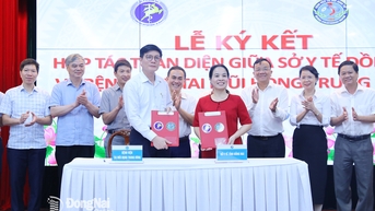 មន្ទីរសុខាភិបាលខេត្តដុងណៃបានចុះហត្ថលេខាលើកិច្ចព្រមព្រៀងសហប្រតិបត្តិការគ្រប់ជ្រុងជ្រោយជាមួយមន្ទីរពេទ្យត្រចៀក ច្រមុះ និងបំពង់កកណ្តាល