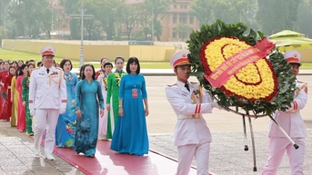 90 nữ đoàn viên Công đoàn tiêu biểu báo công dâng Bác