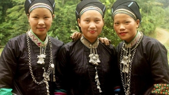 លំនាំប្លែកៗលើសំលៀកបំពាក់ប្រពៃណីរបស់ជនជាតិភាគតិច