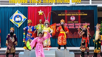 រឿងសិល្បករ Gen Z៖ នាំ Tuong ទៅតាមផ្លូវ និងចូលសាលារៀន