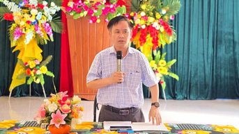 លេខាបក្សសង្កាត់ Pleiku ធ្វើការជាមួយកោសិកាបក្សនៃភូមិ និងក្រុមលំនៅដ្ឋាន