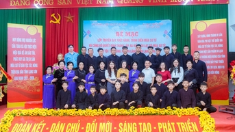ពិធីបិទថ្នាក់បង្រៀនជាក់ស្តែង និងការសម្តែងរបាំតោជនជាតិ Tay និង Nung នៅឃុំ Van Lang ខេត្ត Lang Son