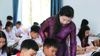 Nhà giáo ưu tú nói về đổi mới SGK