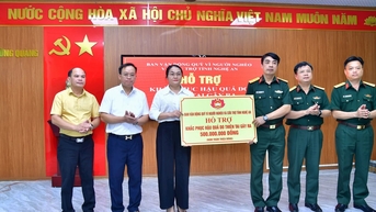 Ban vận động Quỹ vì người nghèo và cứu trợ tỉnh động viên, hỗ trợ người dân khắc phục hậu quả thiên tai