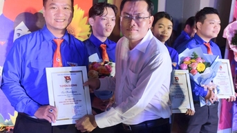 Tuổi trẻ Cà Mau tổ chức chương trình “Niềm tin dâng Đảng” chào mừng Đại hội Đảng bộ tỉnh lần thứ I