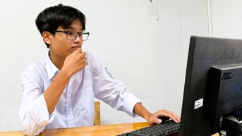 Nam sinh lớp 10 trường làng giành giải Nhất thi học sinh giỏi lớp 12 Hà Nội