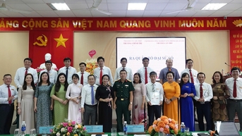 សាលានយោបាយទីក្រុង Can Tho បញ្ជូនឯកអគ្គរដ្ឋទូតឌីជីថល ២០០នាក់ ទៅកាន់ភូមិនីមួយៗ ដើម្បីផ្សព្វផ្សាយពីការផ្លាស់ប្តូរឌីជីថល