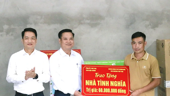 ប្រគល់ផ្ទះសប្បុរសធម៌នៅឃុំទ្រុងសឺន
