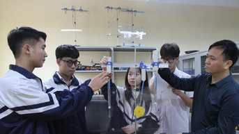발명에 열정적인 교사, 물리학 교육의 20년간의 '병목 현상' 극복