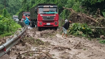 Mưa lớn gây sạt lở đường Hồ Chí Minh, ngập cục bộ ở vùng núi Quảng Trị