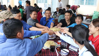 ឆ្នាំសេះនេះគ្រប់ទីកន្លែងនឹងមាន "អាហារពេលល្ងាចចុងឆ្នាំ"