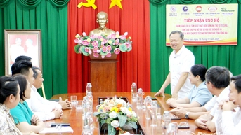 ទទួល​បាន​ប្រាក់​ជាង ១,៤​ពាន់​លាន​ដុង សម្រាប់​កម្មវិធី​ពិនិត្យ​ជំងឺ​មហារីក និង​អំណោយ​សម្រាប់​ស្ត្រី​នៅ​តាម​តំបន់​ព្រំដែន