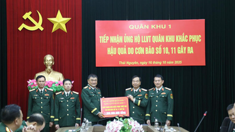 Quân khu 7 trao hỗ trợ cho Quân khu 1 khắc phục hậu quả mưa bão