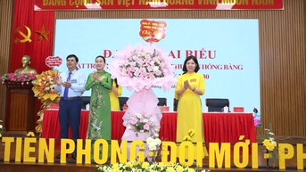 រណសិរ្សមាតុភូមិវៀតណាមនៃវួដ Hong Bang ខិតខំជួយដល់ការសាងសង់ និងជួសជុលផ្ទះយ៉ាងតិច១០ខ្នង “មហារួបរួម” ក្នុងអាណត្តិថ្មី។