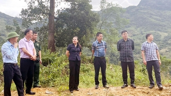 Phó Chủ tịch UBND tỉnh Hoàng Gia Long kiểm tra tình hình sạt trượt tại xã Pà Vầy Sủ