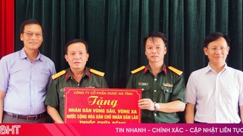 Đội Quy tập Bộ CHQS Hà Tĩnh tiếp nhận thuốc chữa bệnh phục vụ hỗ trợ đồng bào Lào