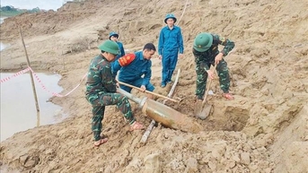 Hủy nổ thành công quả bom 340 kg phát hiện bên bờ sông Lam