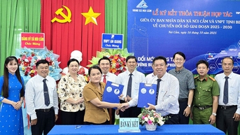 គណៈកម្មាធិការប្រជាជនឃុំ Nui Cam និង VNPT Tinh Bien សហការក្នុងការផ្លាស់ប្តូរឌីជីថល