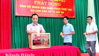Phường Tây Hoa Lư phát động ủng hộ nhân dân khắc phục thiệt hại do bão số 10 gây ra