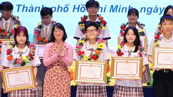 TP.HCM lần đầu vinh danh học sinh tiêu biểu các cấp