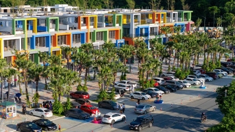 Flamingo Golden Hill ទទួលបានអត្ថប្រយោជន៍ពីហេដ្ឋារចនាសម្ព័ន្ធដែលមានតម្លៃរាប់ពាន់លានដុល្លារ ដោយបង្កើនល្បឿនដើម្បីចាប់យករលកវិនិយោគ