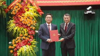 Bộ Chính trị chỉ định đồng chí Nguyễn Đình Trung giữ chức Bí thư Thành ủy Huế