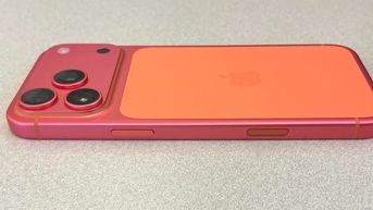 Người dùng phản ánh iPhone 17 Pro Max cam bị phai, chuyển sang màu hồng
