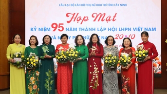Ấm áp buổi họp mặt 20/10 của Câu lạc bộ Cán bộ phụ nữ hưu trí Tây Ninh