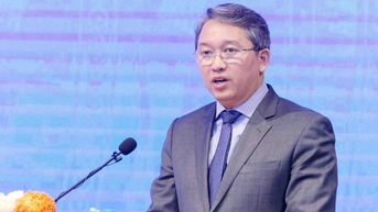 정책을 효과적으로 전달하기 위해 언론과 긴밀히 협력합니다.