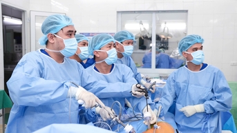 Bệnh viện Hữu nghị Việt Tiệp ghép thận thành công từ mẹ cho con