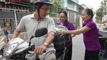 Tấm áo nghĩa tình gửi bà con vùng bão lũ