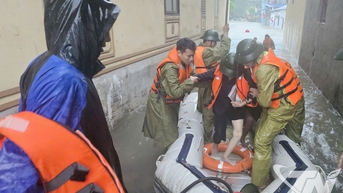 Đi qua lũ lịch sử: Khẳng định bản lĩnh và tinh thần '4 tại chỗ'