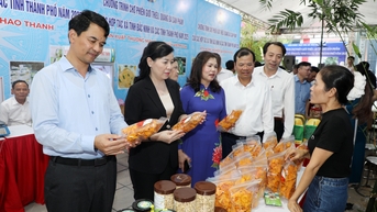Khai mạc Chợ phiên Hợp tác xã năm 2025