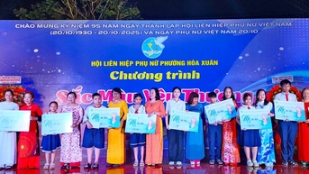 កម្មវិធីដ៏រំភើប "ពណ៌នៃសេចក្តីស្រឡាញ់" នៅវួដ Hoa Xuan
