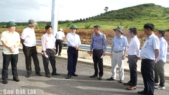 Phó Chủ tịch UBND tỉnh Trương Công Thái kiểm tra thực địa tại Dự án cao tốc Khánh Hòa - Buôn Ma Thuột