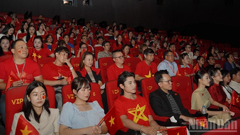 “Tổ quốc trong tim: The concert film” gây xúc động cho khán giả Thành phố Hồ Chí Minh