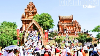 Giữ gìn, phát huy giá trị của lễ hội Katê