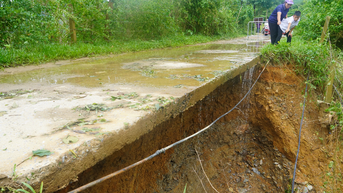 ផ្លូវរលំ!