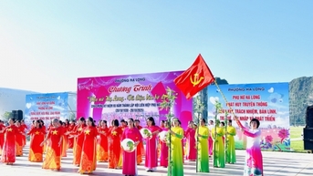 Sôi nổi chương trình “Phụ nữ Hạ Long - Vũ điệu bên bờ di sản”