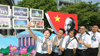 សន្និសីទសង្ខេប 50 ឆ្នាំនៃអក្សរសិល្ប៍ និងសិល្បៈទីក្រុងហូជីមិញ និងទិវាអក្សរសាស្ត្រ និងសិល្បៈទីក្រុងហូជីមិញ