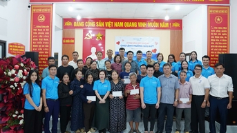 Eurowindow Holding អមដំណើរប្រជាជន Nghe An ដើម្បីជំនះផលវិបាកនៃព្យុះលេខ 10 (Bualoi)