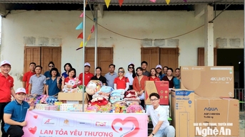 Báo và PTTH Nghệ An kết nối doanh nghiệp hỗ trợ đồng bào xã Tân An khắc phục hậu quả bão lụt