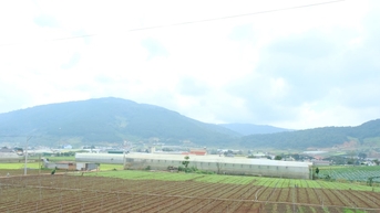 タ・フエト湖の住民には最良の移住条件が保証されています。