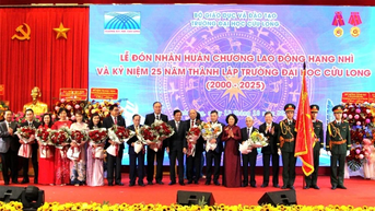 សាកលវិទ្យាល័យ Cuu Long ទទួលបានមេដាយការងារថ្នាក់ទីពីរ