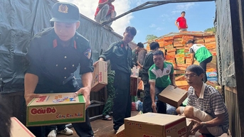 ទទួលបាន​អំណោយ​សង្គ្រោះ​ចំនួន ៤០ តោន ជូន​ប្រជាពលរដ្ឋ​រងគ្រោះ​ដោយ​គ្រោះធម្មជាតិ