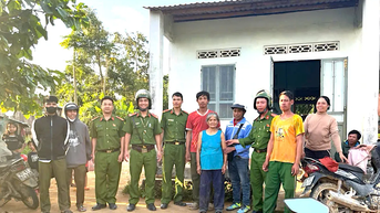 ខេត្ត Quang Ngai៖ ប៉ូលិស​បាន​ឆែកឆេរ​ក្នុង​ព្រៃ ហើយ​បាន​រក​ឃើញ​ស្ត្រី​អាយុ ៩៥ ឆ្នាំ​ម្នាក់​ដែល​បាត់​ខ្លួន។