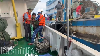 កប៉ាល់​ឃ្លាំមើល​ជលផល KN 201 បាន​ជួយ​សង្គ្រោះ​អ្នកនេសាទ​ដែល​ជួប​ទុក្ខ​នៅ​សមុទ្រ​ភ្លាមៗ។