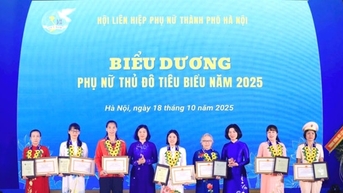 សម្ព័ន្ធនារីទីក្រុងហាណូយបន្តដឹកនាំចលនាត្រាប់តាមស្នេហាជាតិ។