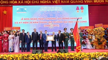 សាកលវិទ្យាល័យ Cuu Long ទទួលបានមេដាយការងារថ្នាក់ទី២ ក្នុងឱកាសគម្រប់ខួប ២៥ឆ្នាំរបស់ខ្លួន។